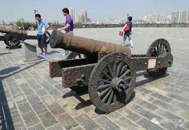 古代战争中，大炮的炮弹就是一颗铁球吗？