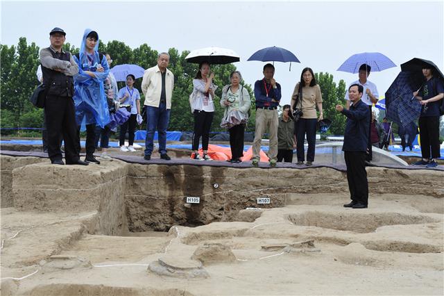河南青台遗址重要发现：九个陶罐摆成“北斗九星”中国观象授时历史再刷新