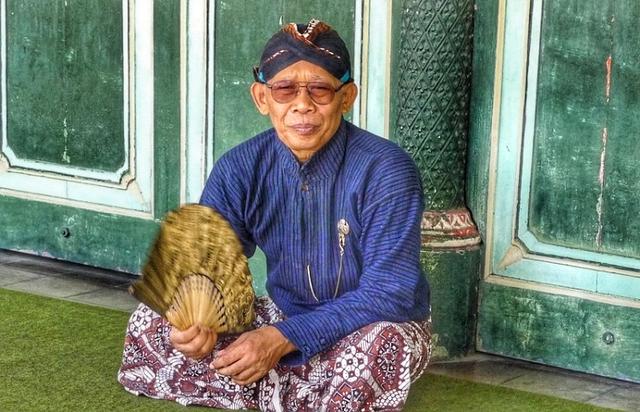 印尼人的理想职业：进宫做仆人，年纪大薪水低还不能穿鞋