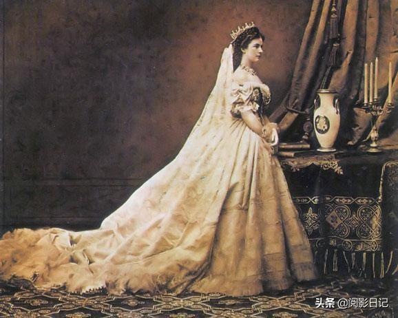 与日本雅子妃类似，历史上真实的茜茜公主也是王室的囚徒