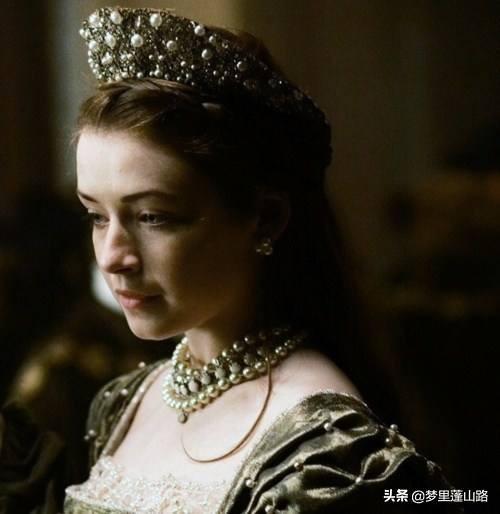 公主本来是国王的宝贝，可是国王娶了年轻美貌的后妻就想杀掉公主