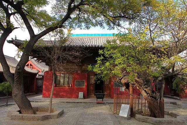有中国保存最完好的五代建筑，还有唐代的风格，不愧是平遥镇国寺